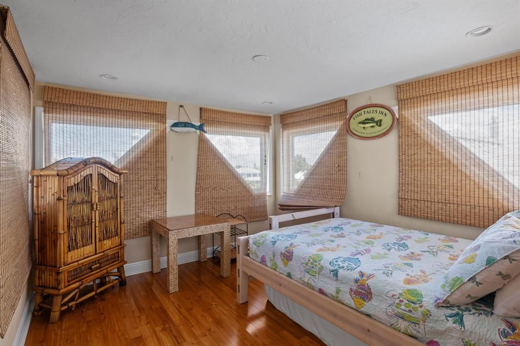 For Sale: $3,149,000 (4 beds, 3 baths, 2421 Square Feet)