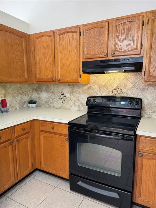 出租: $1,800 (3 贝兹, 2 浴室, 100 平方英尺)