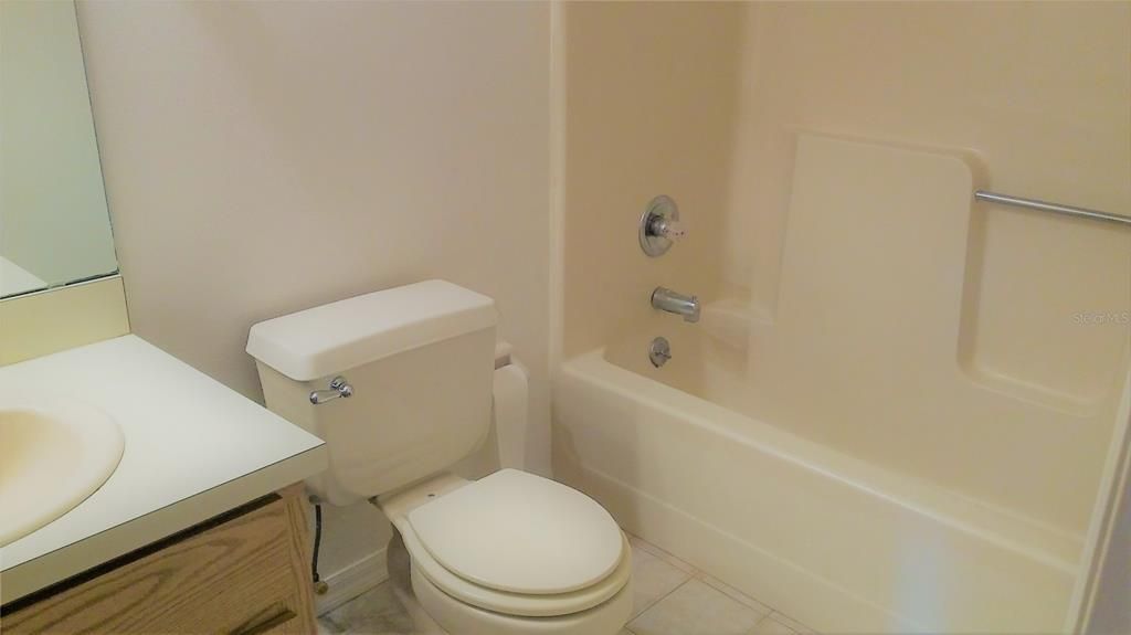 出租: $1,800 (3 贝兹, 2 浴室, 100 平方英尺)