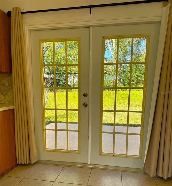 出租: $1,800 (3 贝兹, 2 浴室, 100 平方英尺)