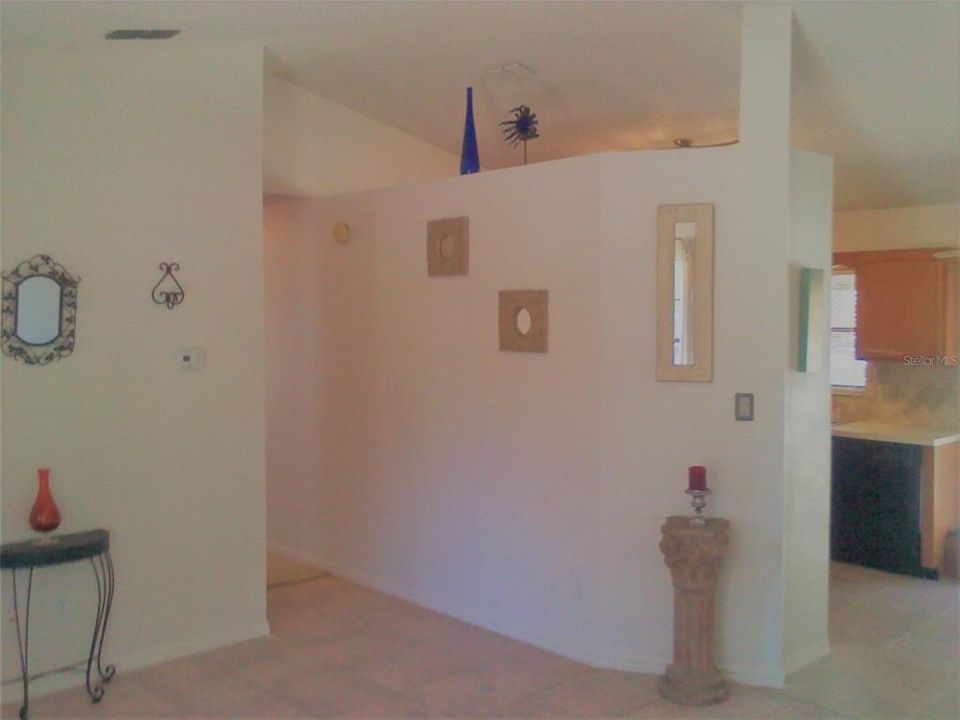 出租: $1,800 (3 贝兹, 2 浴室, 100 平方英尺)