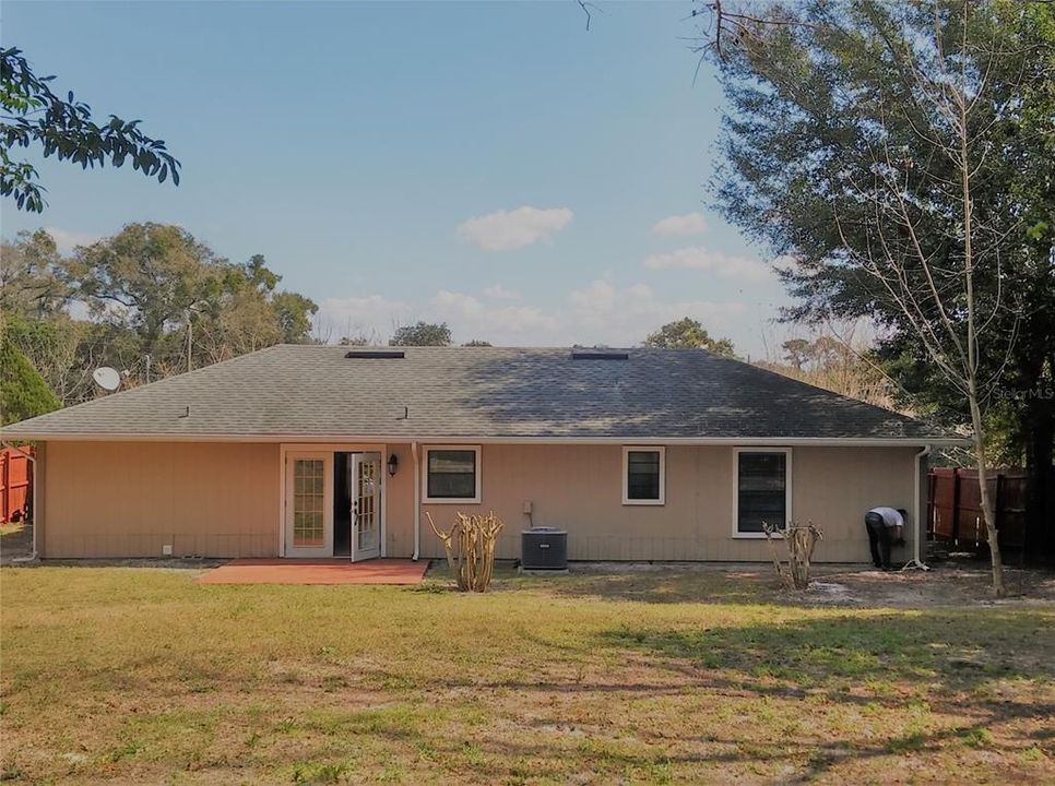 出租: $1,800 (3 贝兹, 2 浴室, 100 平方英尺)