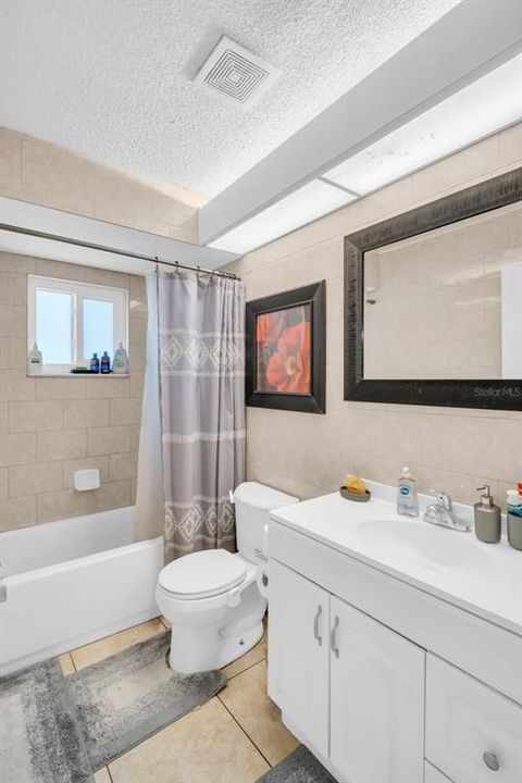 For Sale: $225,000 (2 beds, 1 baths, 872 Square Feet)