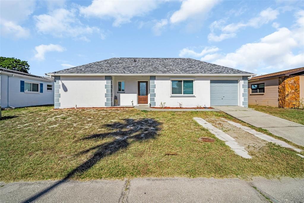 For Sale: $225,000 (2 beds, 1 baths, 872 Square Feet)