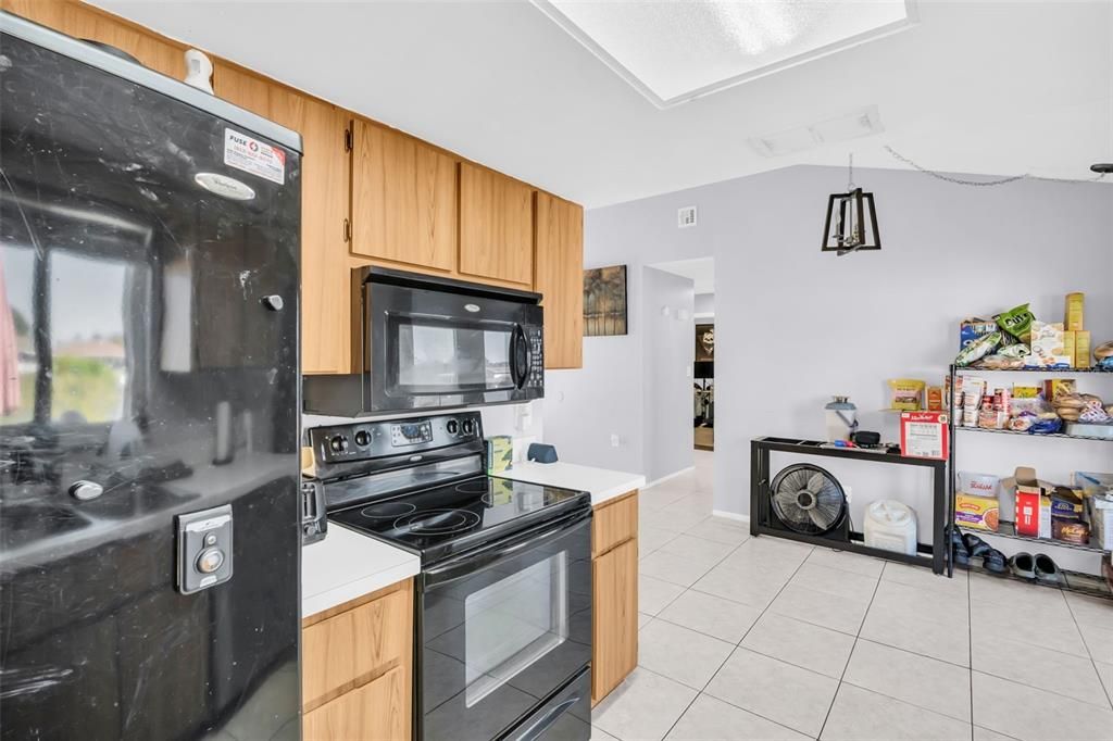 For Sale: $225,000 (2 beds, 1 baths, 872 Square Feet)