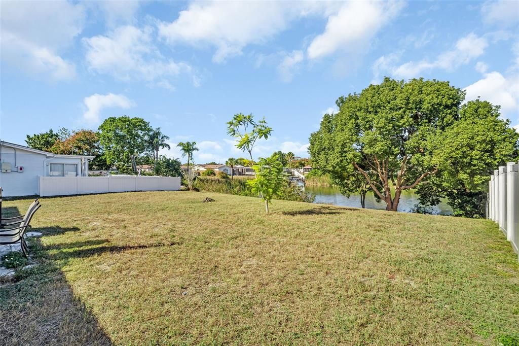 For Sale: $225,000 (2 beds, 1 baths, 872 Square Feet)