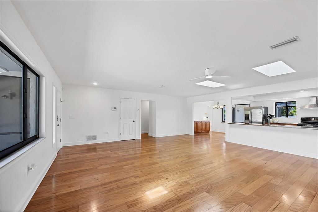 待售: $787,000 (3 贝兹, 2 浴室, 1547 平方英尺)