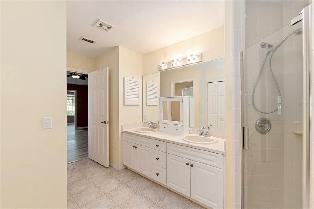 For Sale: $399,000 (3 beds, 2 baths, 1760 Square Feet)