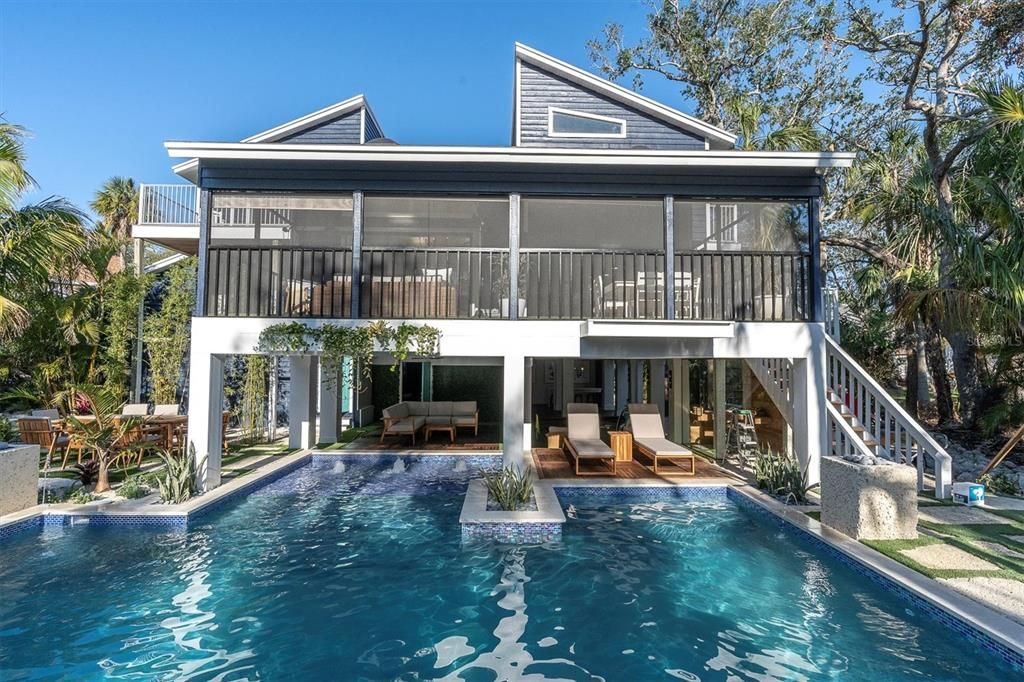 En Venta: $2,250,000 (6 camas, 4 baños, 3500 Pies cuadrados)