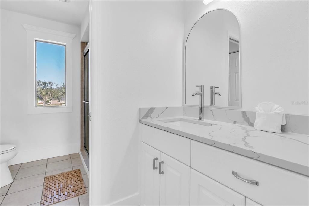 En Venta: $2,250,000 (6 camas, 4 baños, 3500 Pies cuadrados)