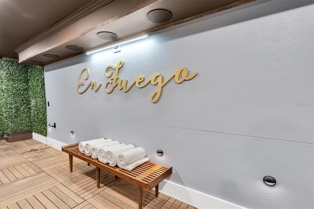 En Venta: $2,250,000 (6 camas, 4 baños, 3500 Pies cuadrados)