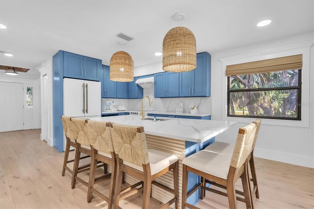 En Venta: $2,250,000 (6 camas, 4 baños, 3500 Pies cuadrados)