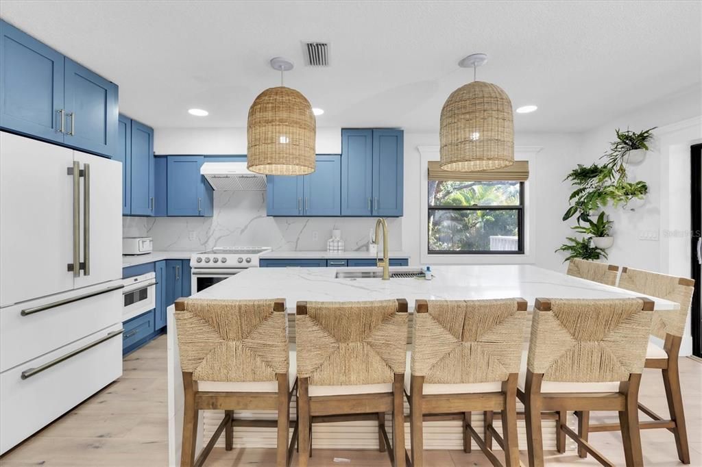 En Venta: $2,250,000 (6 camas, 4 baños, 3500 Pies cuadrados)