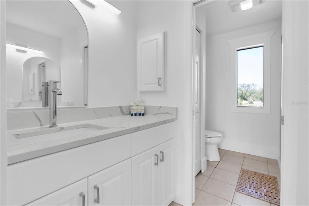 En Venta: $2,250,000 (6 camas, 4 baños, 3500 Pies cuadrados)