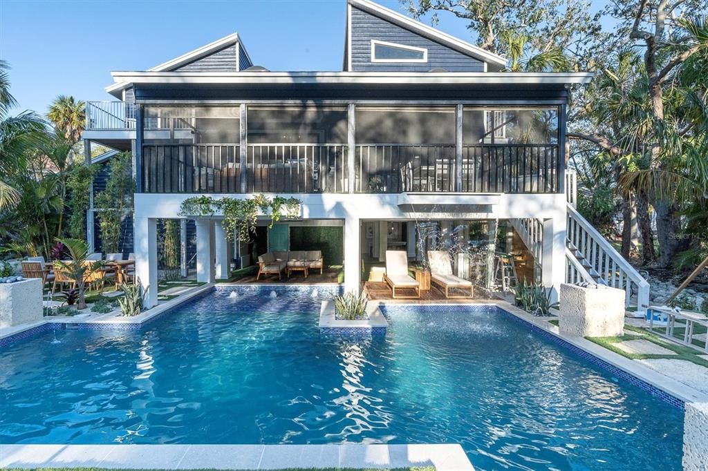 En Venta: $2,250,000 (6 camas, 4 baños, 3500 Pies cuadrados)