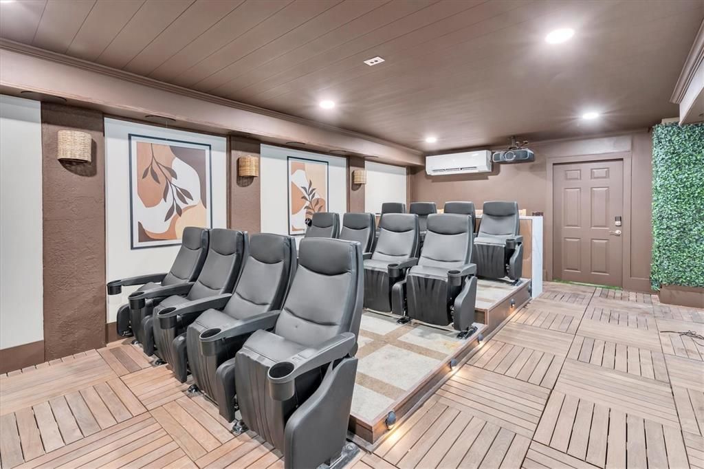 En Venta: $2,250,000 (6 camas, 4 baños, 3500 Pies cuadrados)