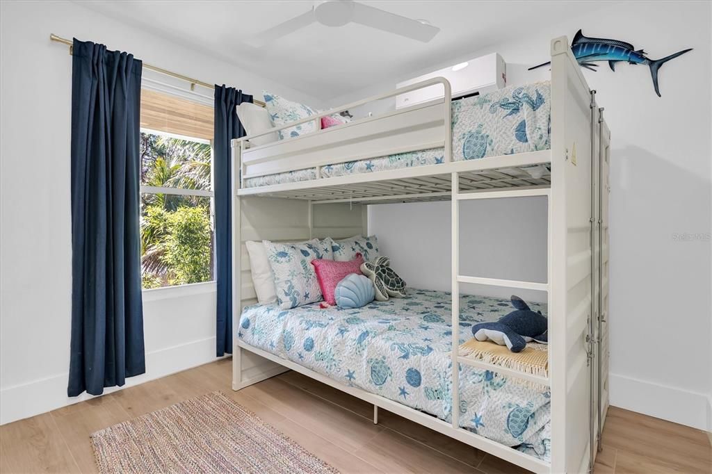 En Venta: $2,250,000 (6 camas, 4 baños, 3500 Pies cuadrados)