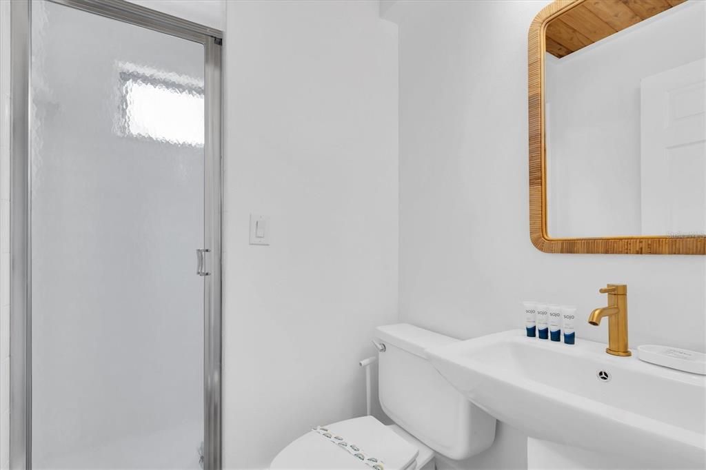 En Venta: $2,250,000 (6 camas, 4 baños, 3500 Pies cuadrados)