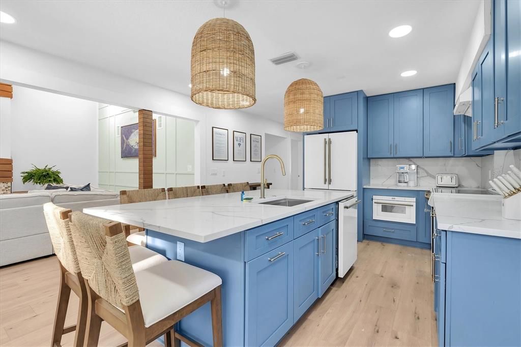 En Venta: $2,250,000 (6 camas, 4 baños, 3500 Pies cuadrados)