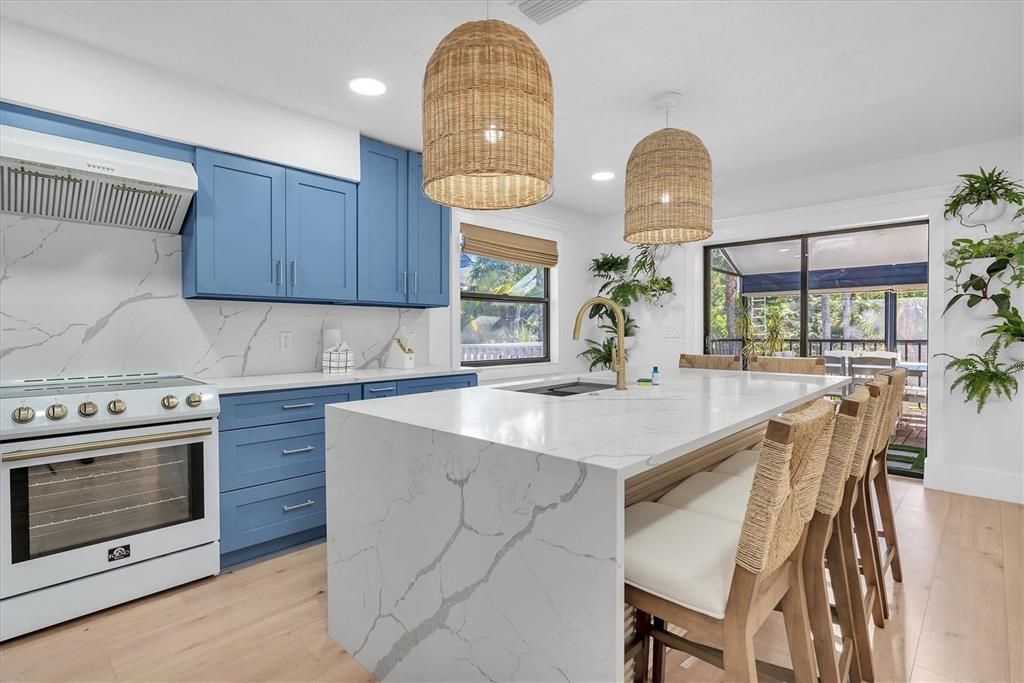 En Venta: $2,250,000 (6 camas, 4 baños, 3500 Pies cuadrados)