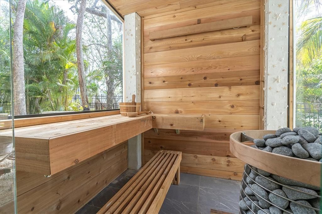 En Venta: $2,250,000 (6 camas, 4 baños, 3500 Pies cuadrados)