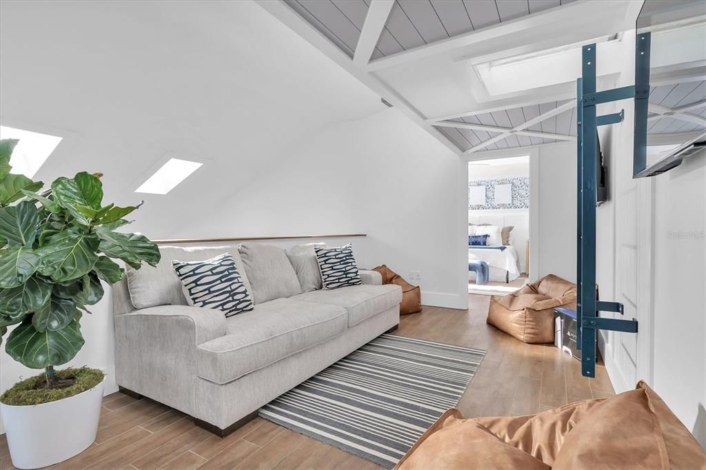 En Venta: $2,250,000 (6 camas, 4 baños, 3500 Pies cuadrados)