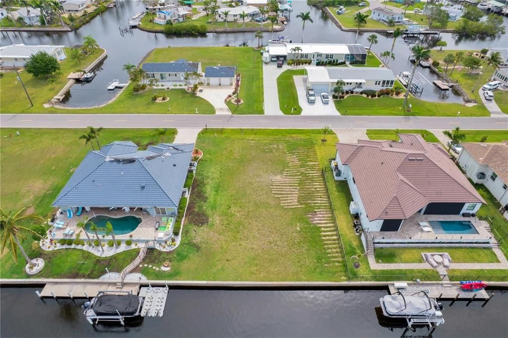 На продажу: $387,777 (0.22 acres)