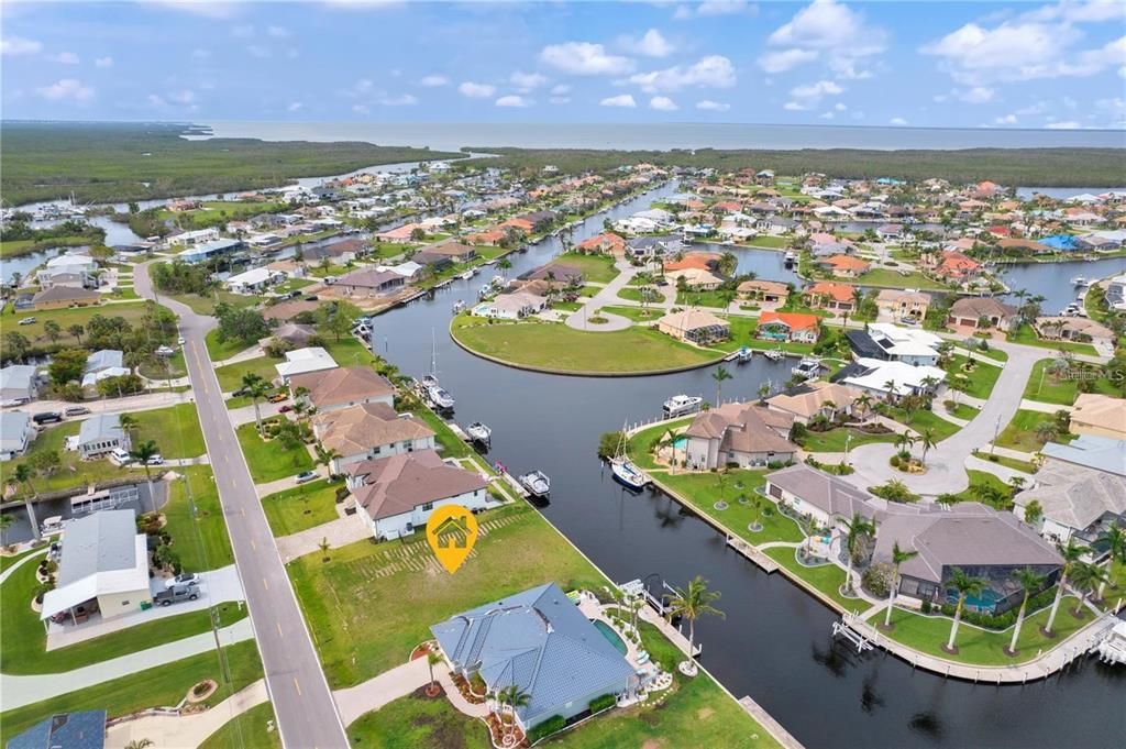 На продажу: $387,777 (0.22 acres)