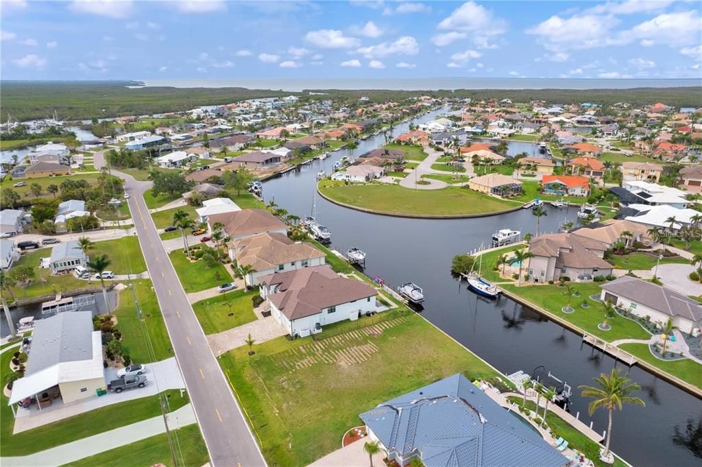 На продажу: $387,777 (0.22 acres)