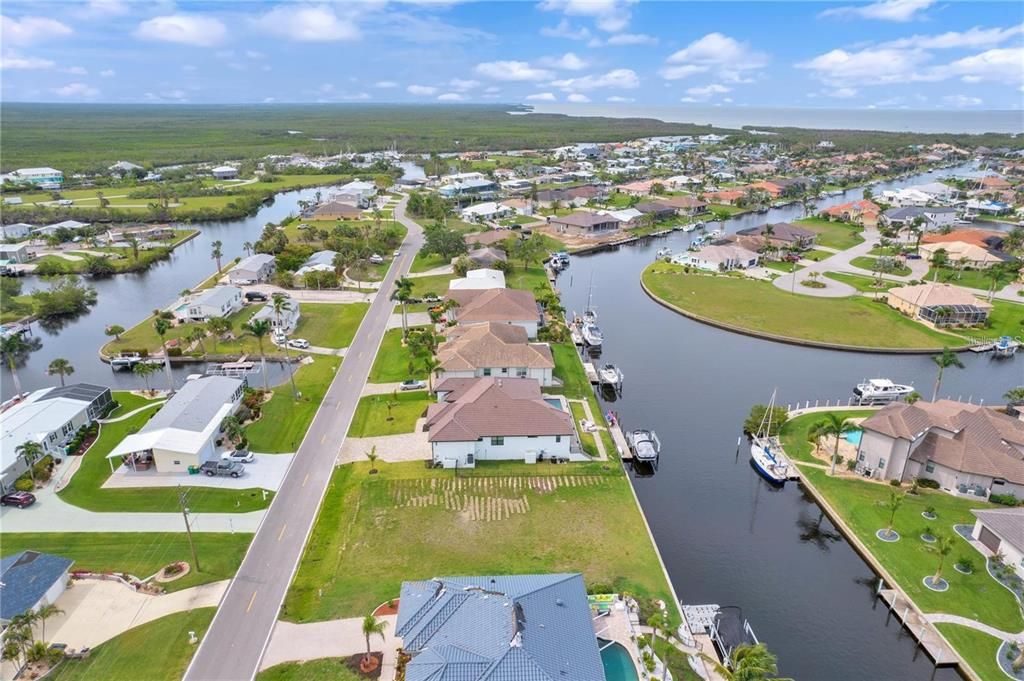 На продажу: $387,777 (0.22 acres)