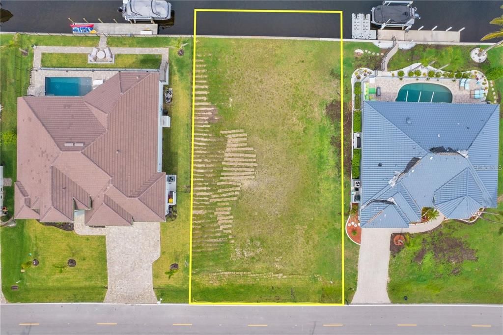 На продажу: $387,777 (0.22 acres)