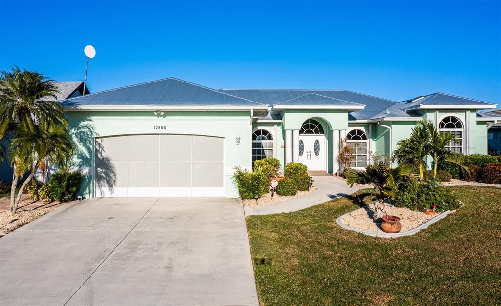 Recently Rented: $3,800 (4 beds, 2 baths, 2672 Square Feet)