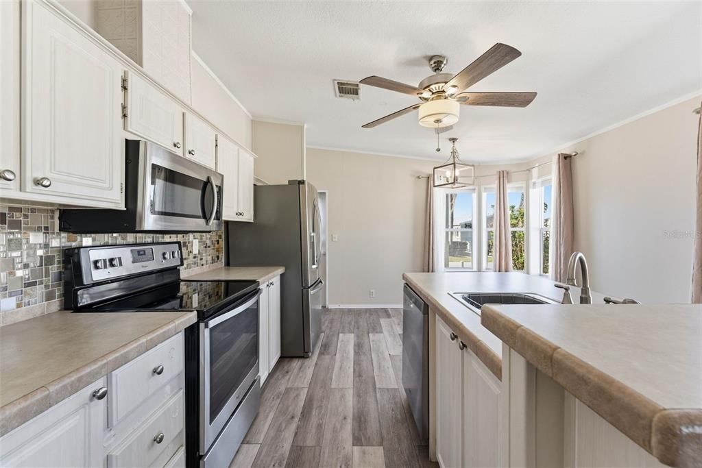 For Sale: $189,900 (3 beds, 2 baths, 1188 Square Feet)