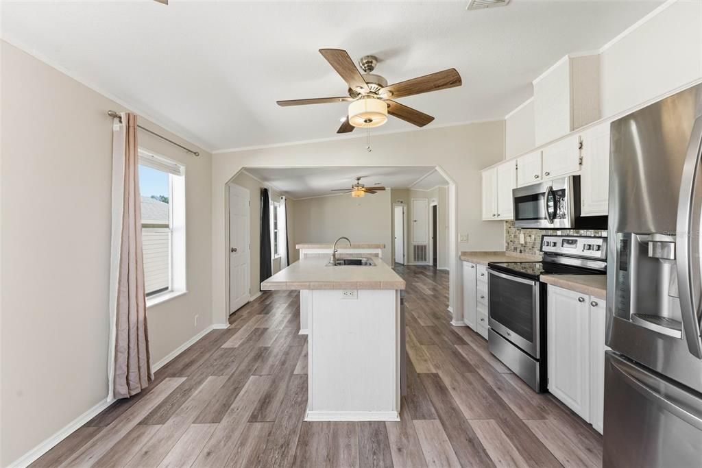 For Sale: $189,900 (3 beds, 2 baths, 1188 Square Feet)