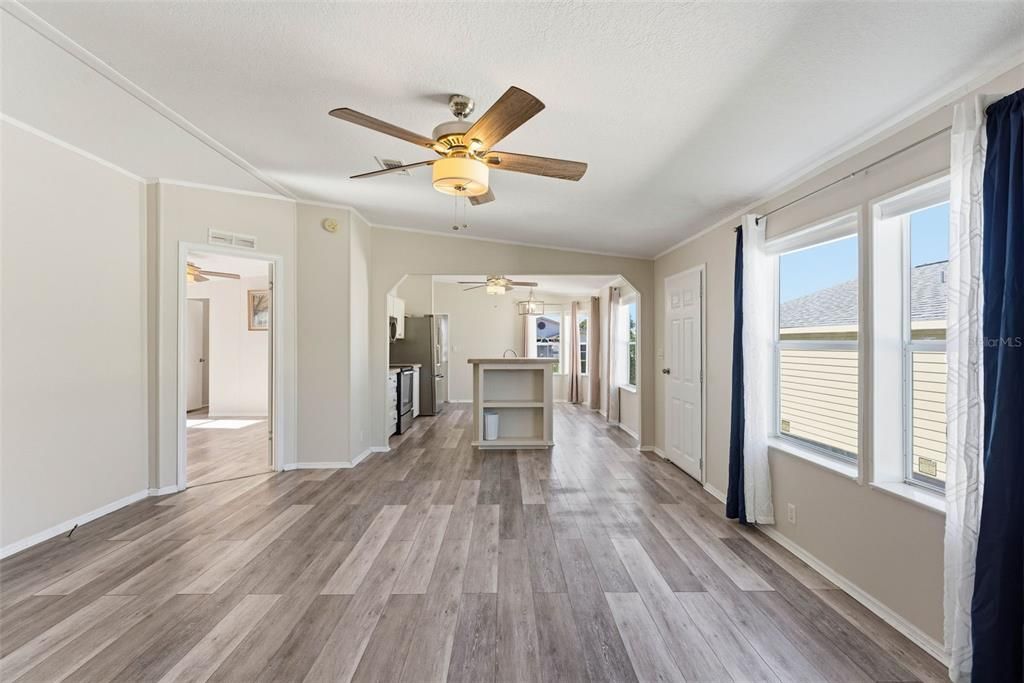 For Sale: $189,900 (3 beds, 2 baths, 1188 Square Feet)