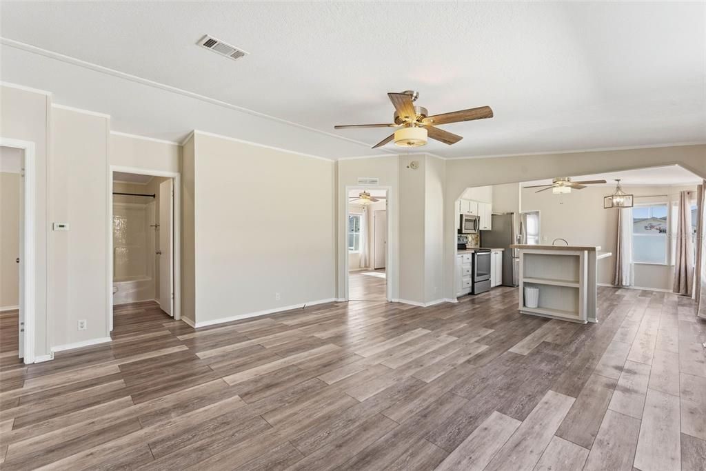 For Sale: $189,900 (3 beds, 2 baths, 1188 Square Feet)