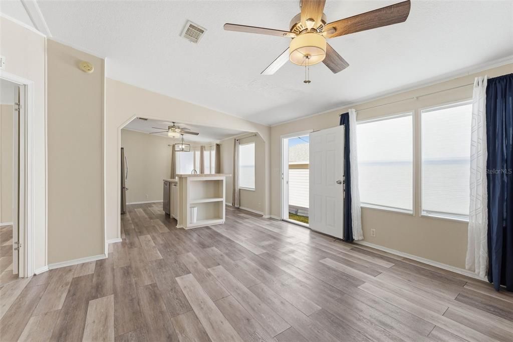 For Sale: $189,900 (3 beds, 2 baths, 1188 Square Feet)