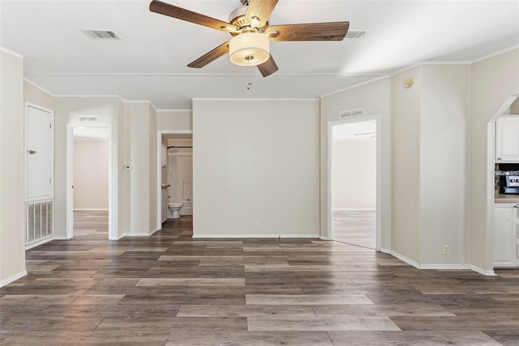 For Sale: $189,900 (3 beds, 2 baths, 1188 Square Feet)