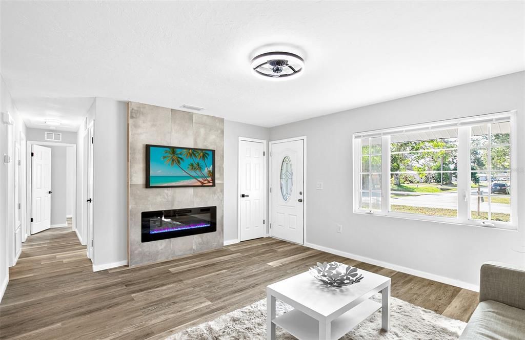 待售: $315,000 (3 贝兹, 1 浴室, 1060 平方英尺)