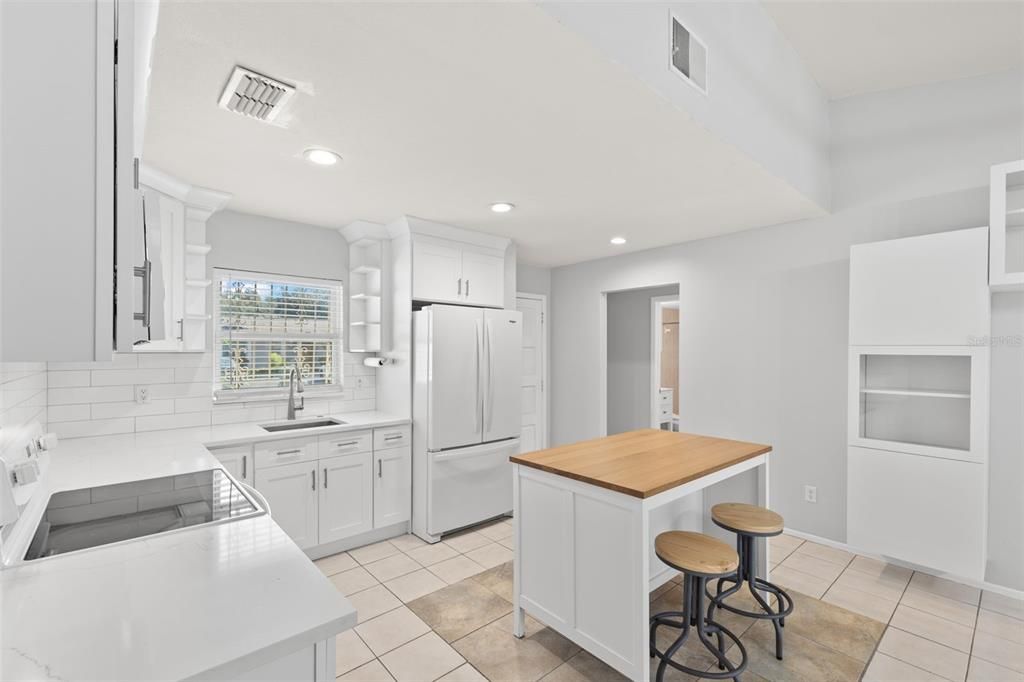 В аренду: $1,800 (2 спален, 1 ванн, 804 Квадратных фут)