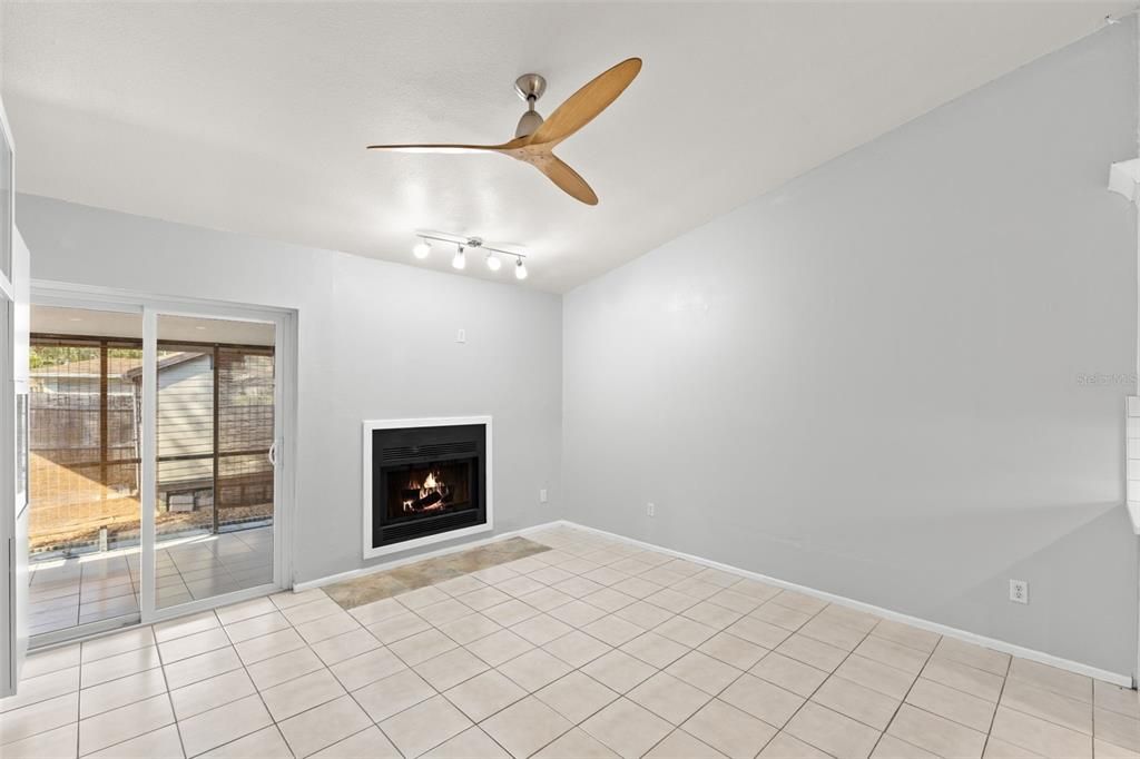 В аренду: $1,800 (2 спален, 1 ванн, 804 Квадратных фут)