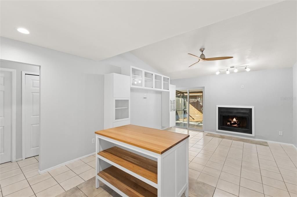 В аренду: $1,800 (2 спален, 1 ванн, 804 Квадратных фут)