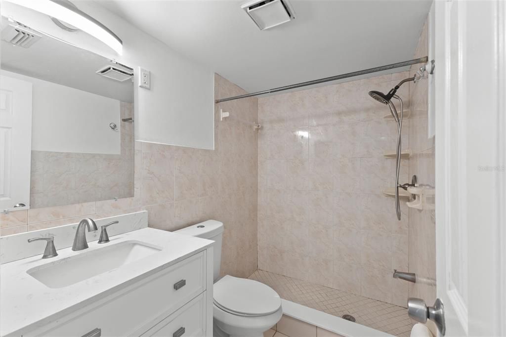 В аренду: $1,800 (2 спален, 1 ванн, 804 Квадратных фут)