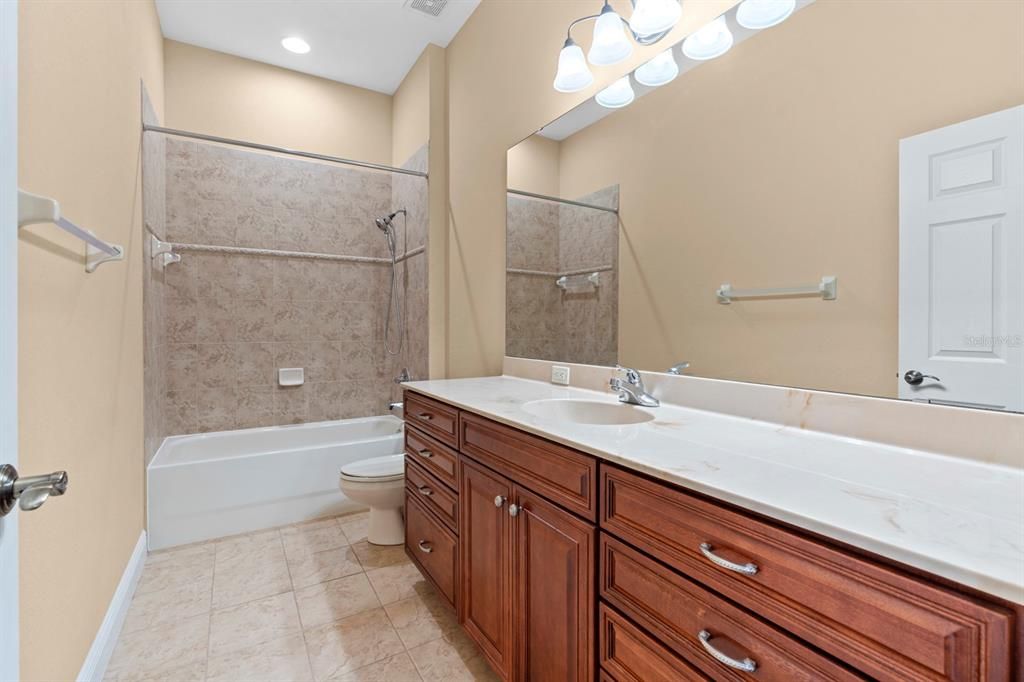 En Venta: $834,900 (4 camas, 3 baños, 3191 Pies cuadrados)