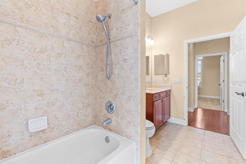 En Venta: $834,900 (4 camas, 3 baños, 3191 Pies cuadrados)