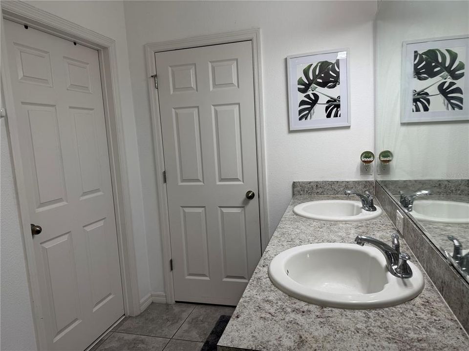 На продажу: $430,000 (4 спален, 2 ванн, 1979 Квадратных фут)