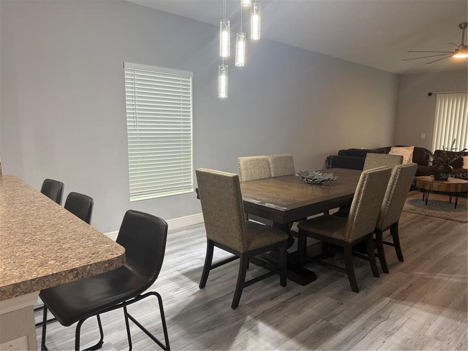 На продажу: $430,000 (4 спален, 2 ванн, 1979 Квадратных фут)