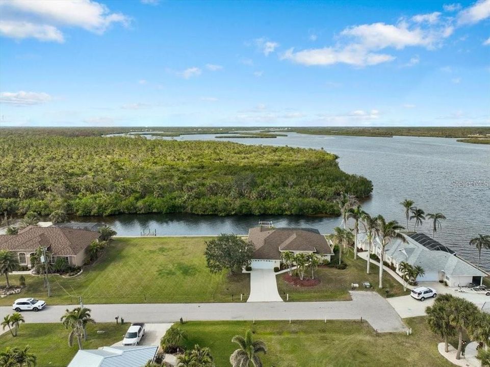 En Venta: $699,999 (3 camas, 2 baños, 2160 Pies cuadrados)