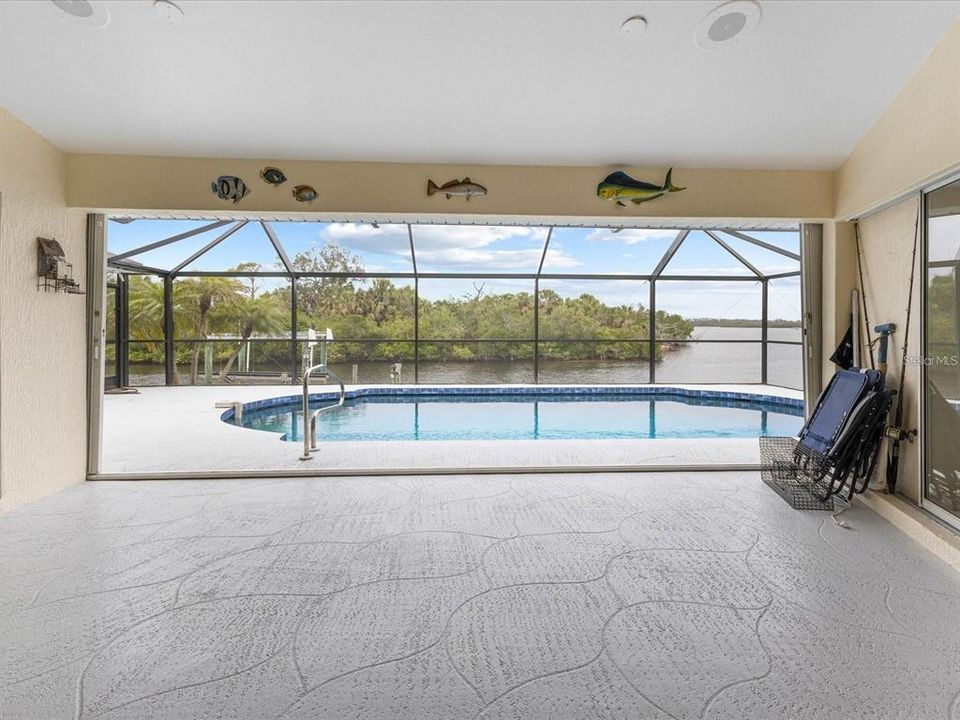 En Venta: $699,999 (3 camas, 2 baños, 2160 Pies cuadrados)