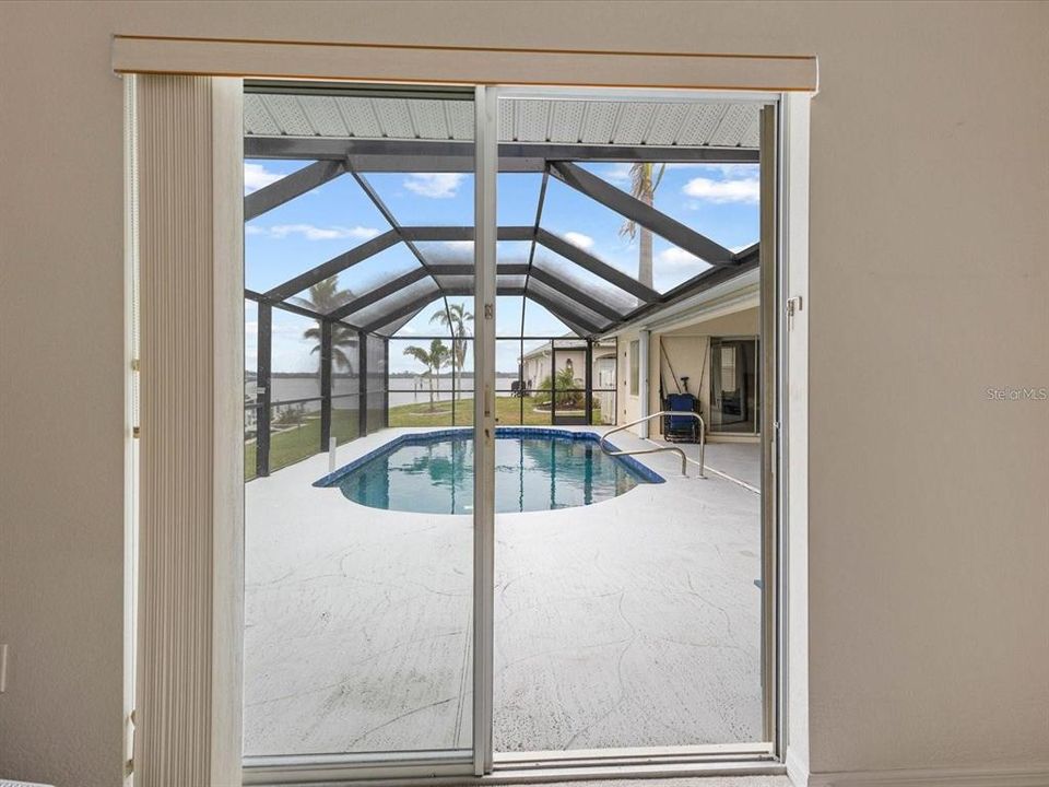 En Venta: $699,999 (3 camas, 2 baños, 2160 Pies cuadrados)